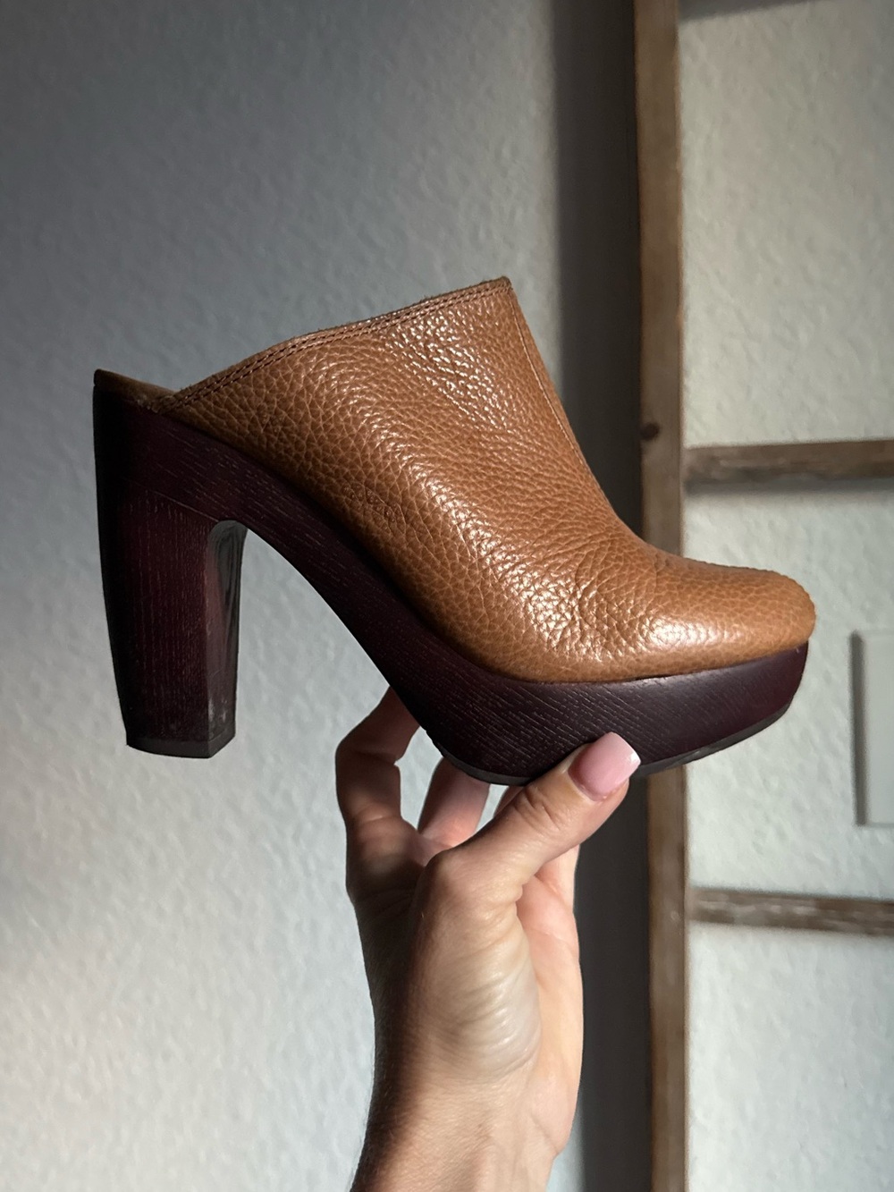 Lucky Brand Colliee Tan Pebbled Leather
Platform Clog Mules sz: 7.5
